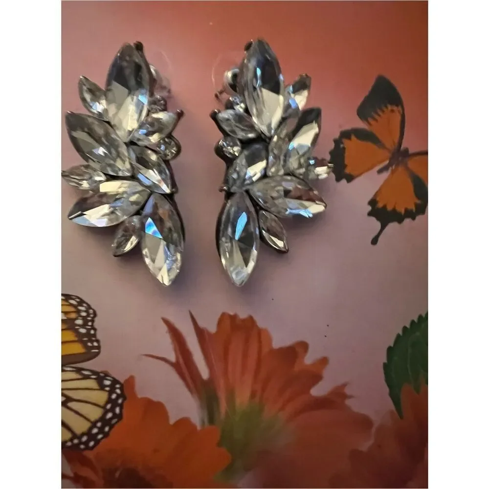 💕 NEW Crystal Marquise Cluster Pierced Earrings 💕